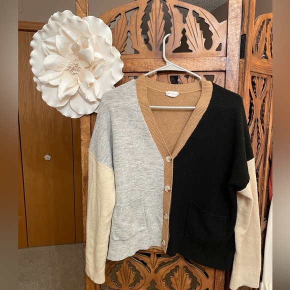 Interesting cardigan. Size L .Length 22 inches. Pit to pit 26 inches. - Picture 1 of 3